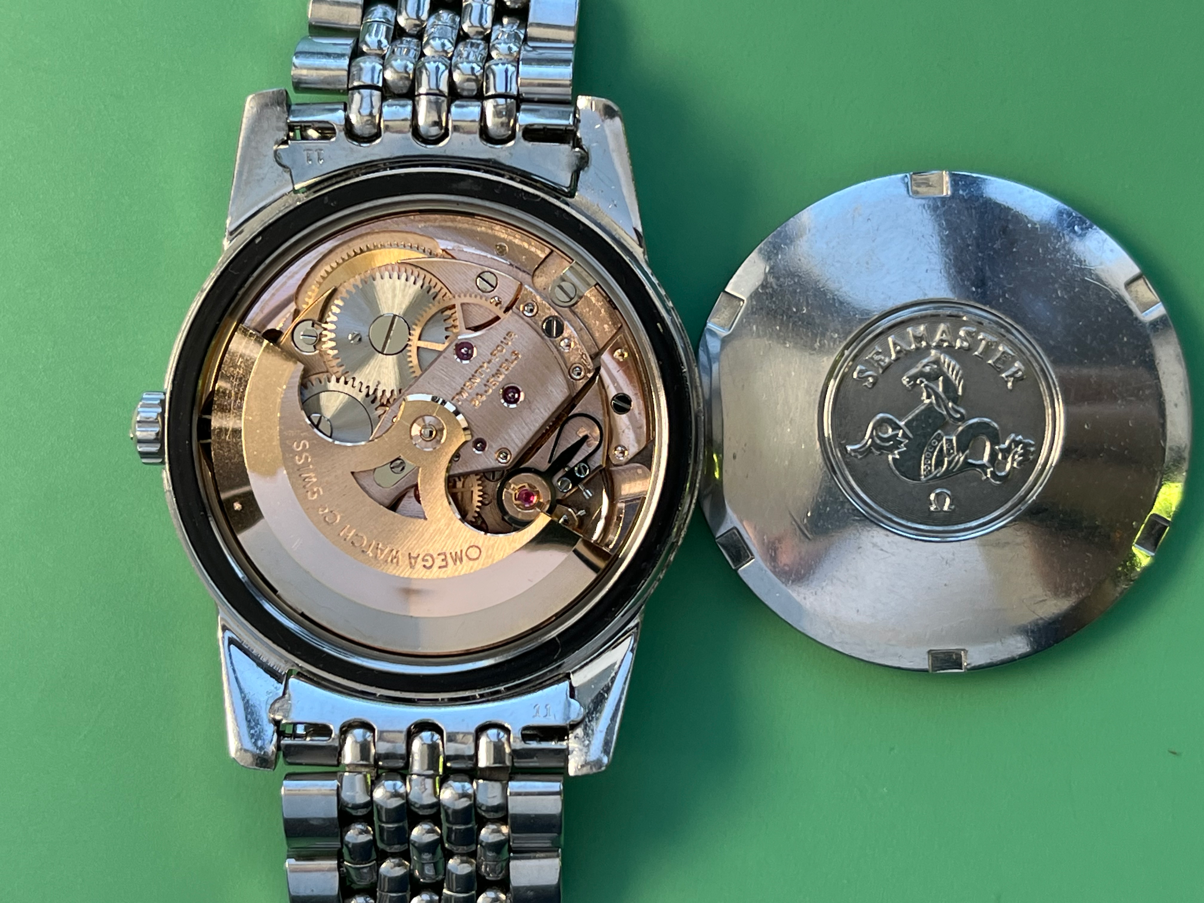 Omega Seamaster 166.009. Open case and automatic movement. · Photo: Tempo Prima · © Tempo Prima; permission not yet confirmed · Source: https://www.tempoprima.com/product-page/vintage-1963-omega-seamaster-serviced-special-ribbion-dial