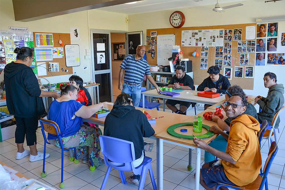 Perchés sur la colline n°8 est paru, il raconte la semaine de transfert d'activités à Poé en juin 2025.
