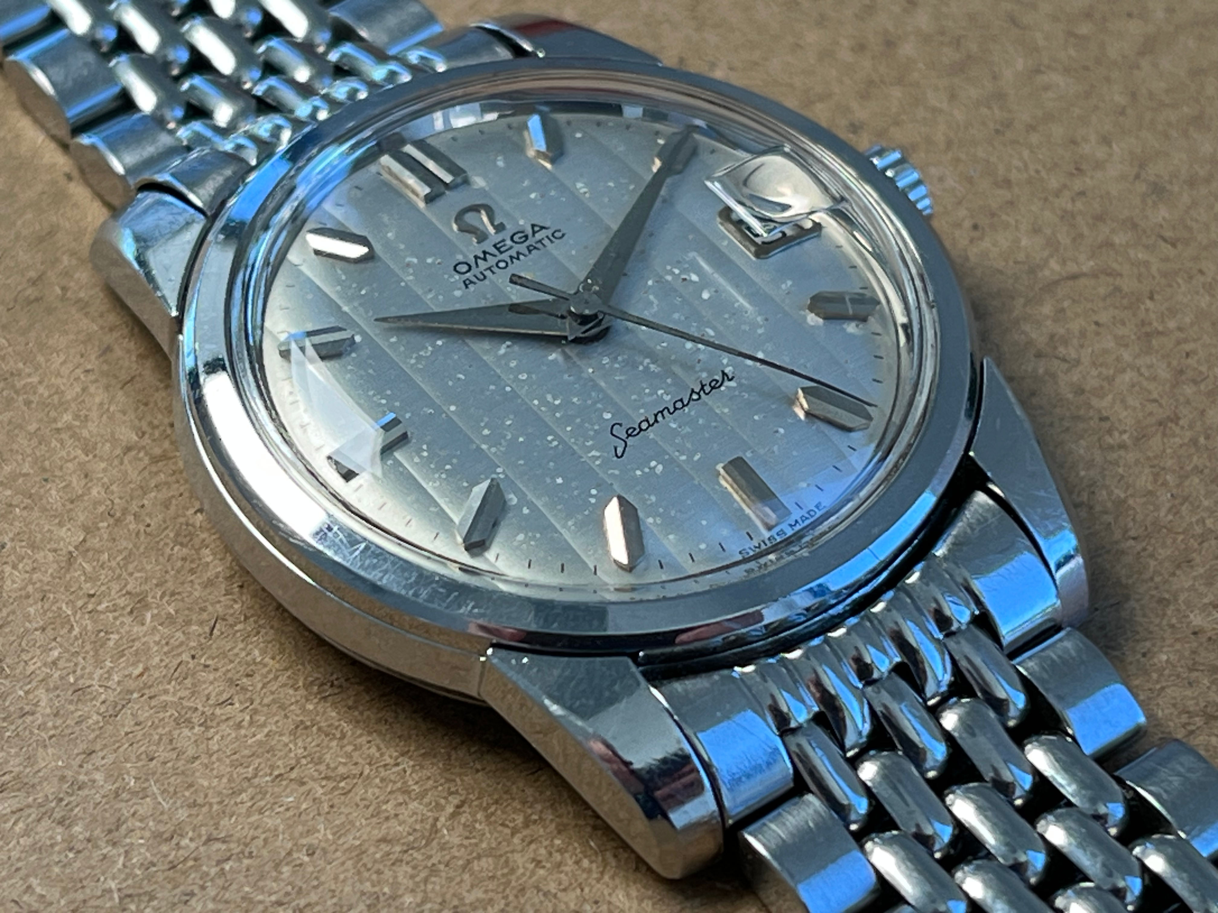 Omega Seamaster 166.009. Angled dial showing age spots. · Photo: Tempo Prima · © Tempo Prima; permission not yet confirmed · Source: https://www.tempoprima.com/product-page/vintage-1963-omega-seamaster-serviced-special-ribbion-dial