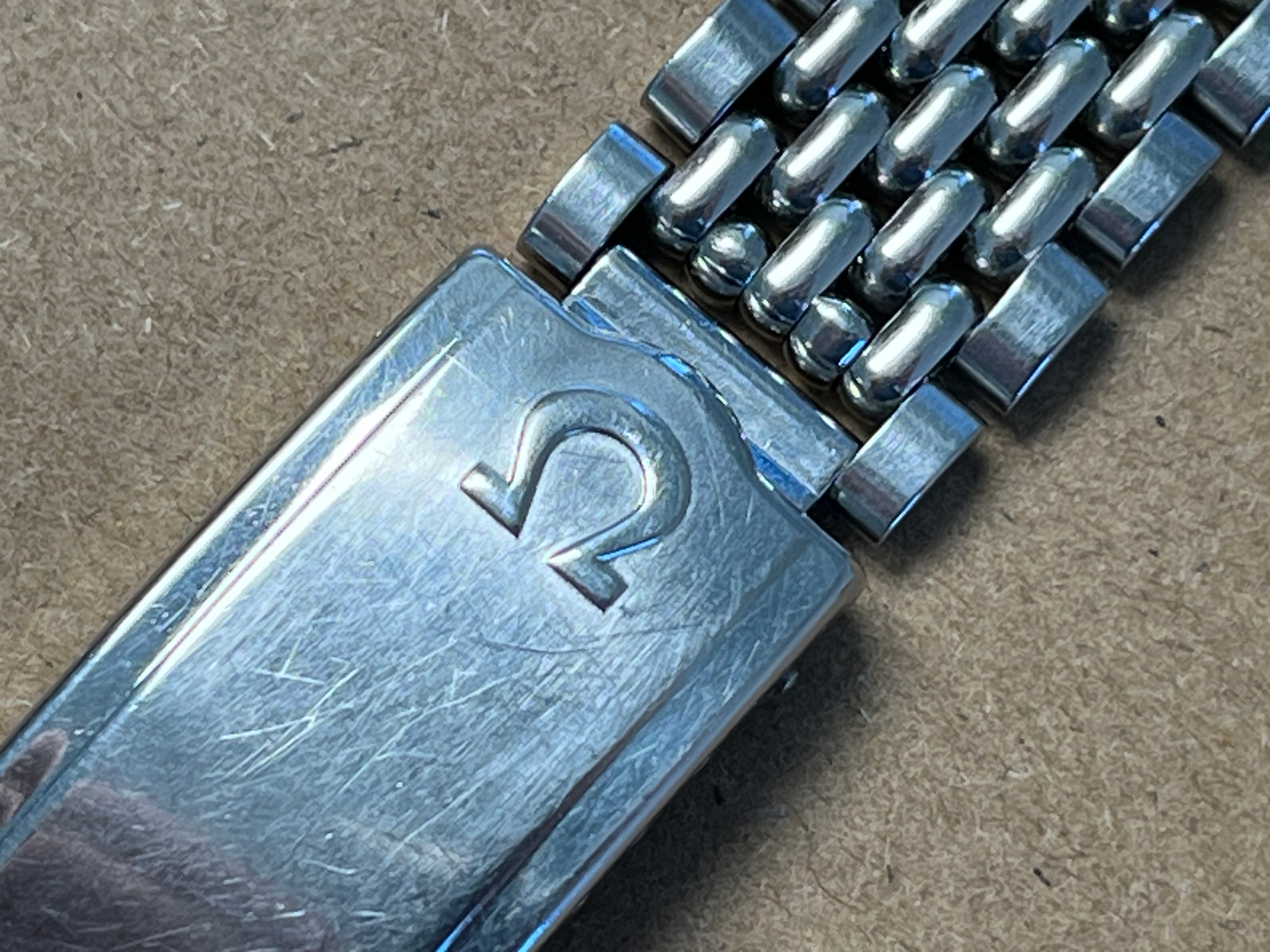Omega Seamaster 166.009. Bracelet clasp. · Photo: Tempo Prima · © Tempo Prima; permission not yet confirmed · Source: https://www.tempoprima.com/product-page/vintage-1963-omega-seamaster-serviced-special-ribbion-dial