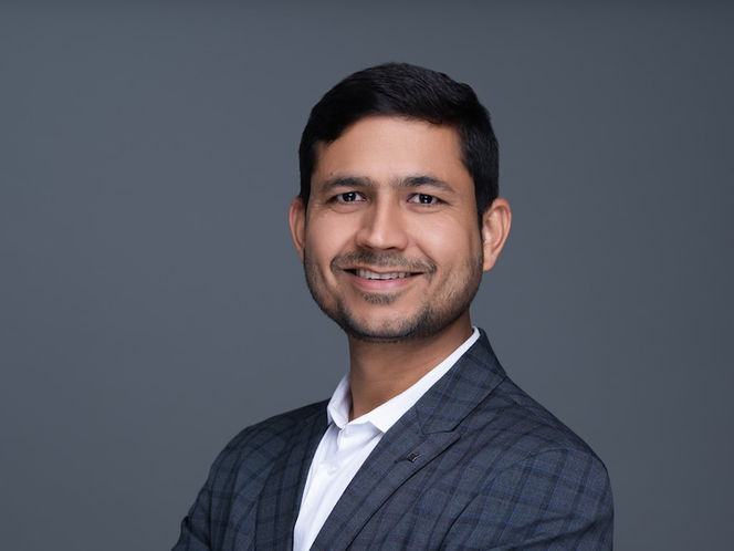 Expert's Tips for Corporate Headshot Photography