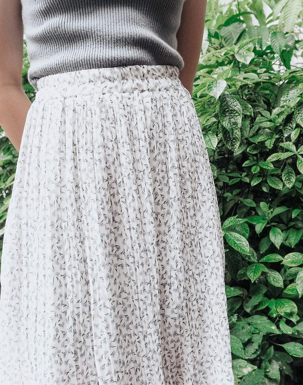 Thumbnail: Humming Ballads Floral Pleated Skirt (2 DESIGNS)
