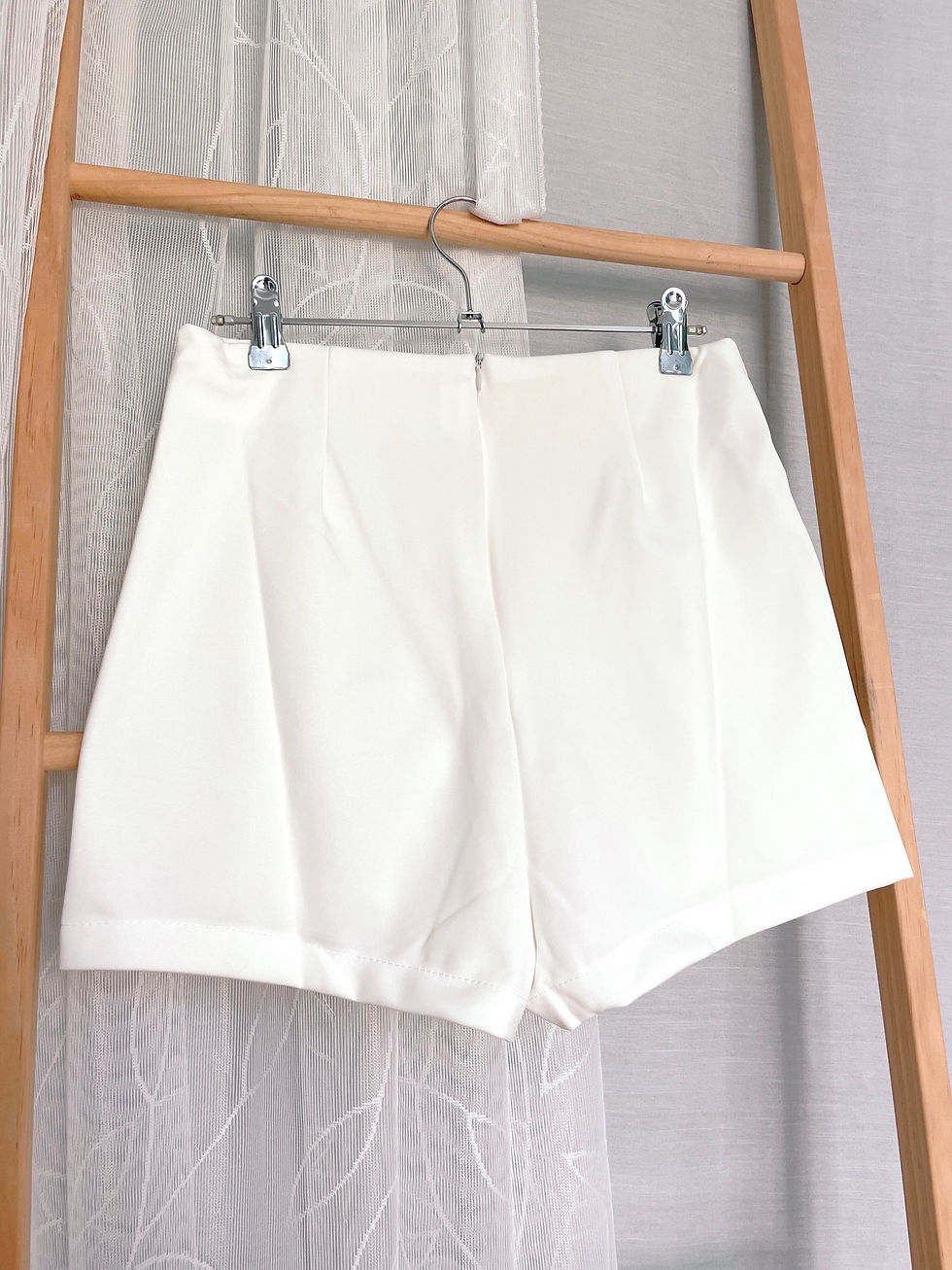 Thumbnail: Club Monaco Silt Skater Skorts [PEARL WHITE]