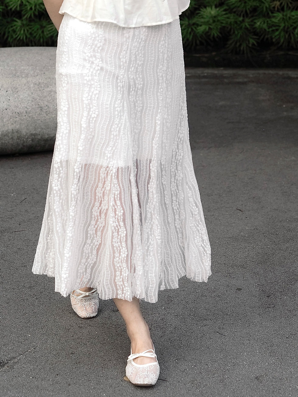Thumbnail: Date Night Floral Mesh Lace Midaxi Skater Skirt (WHITE)