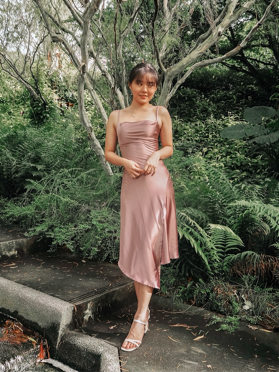 Thumbnail: Sweet Dreamer Satin Silt Midi Dress (ROSE PINK)