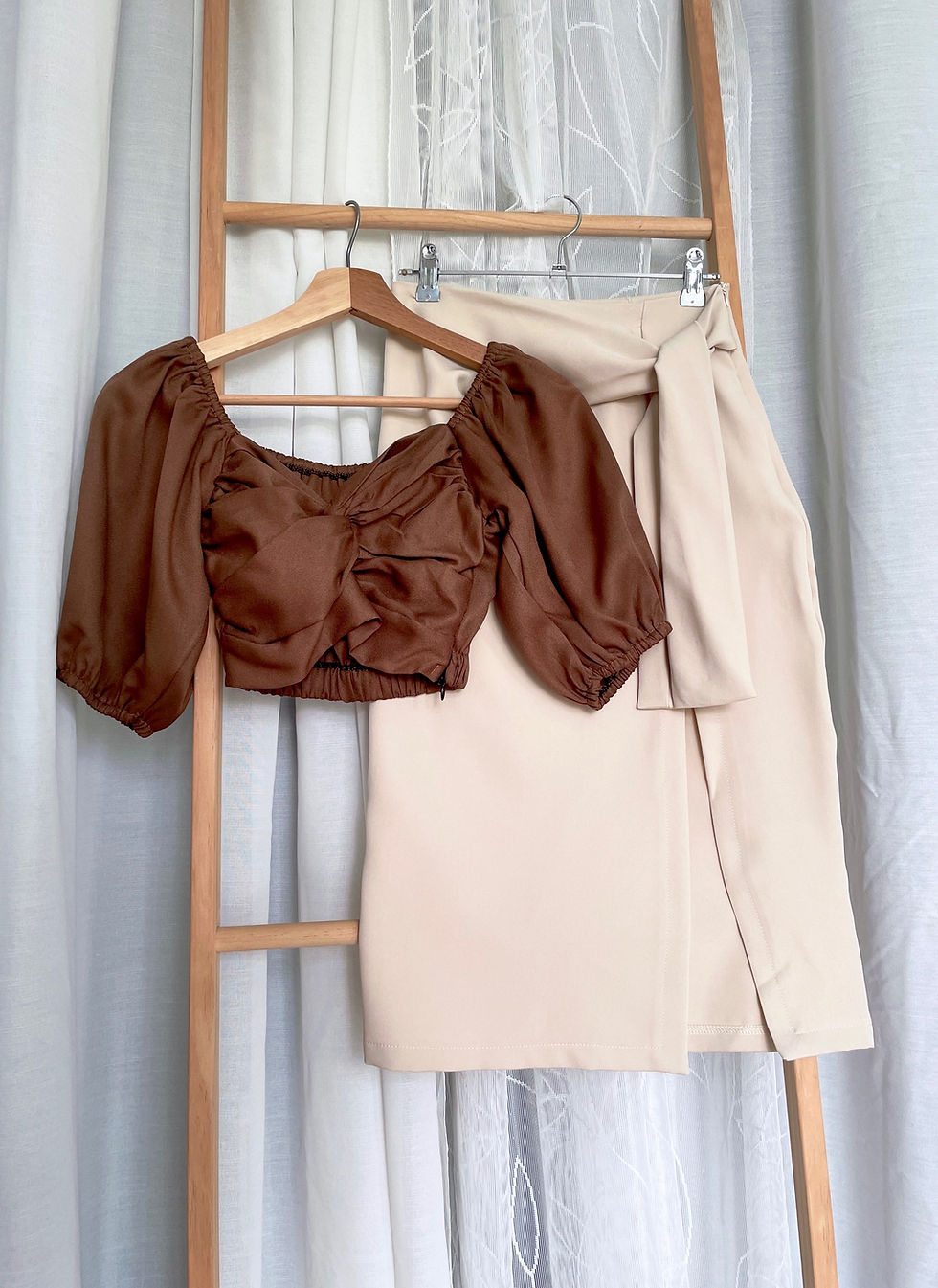Thumbnail: Modern Heroines 2-Way Sweetheart Puffy Sleeves Top (WALNUT )