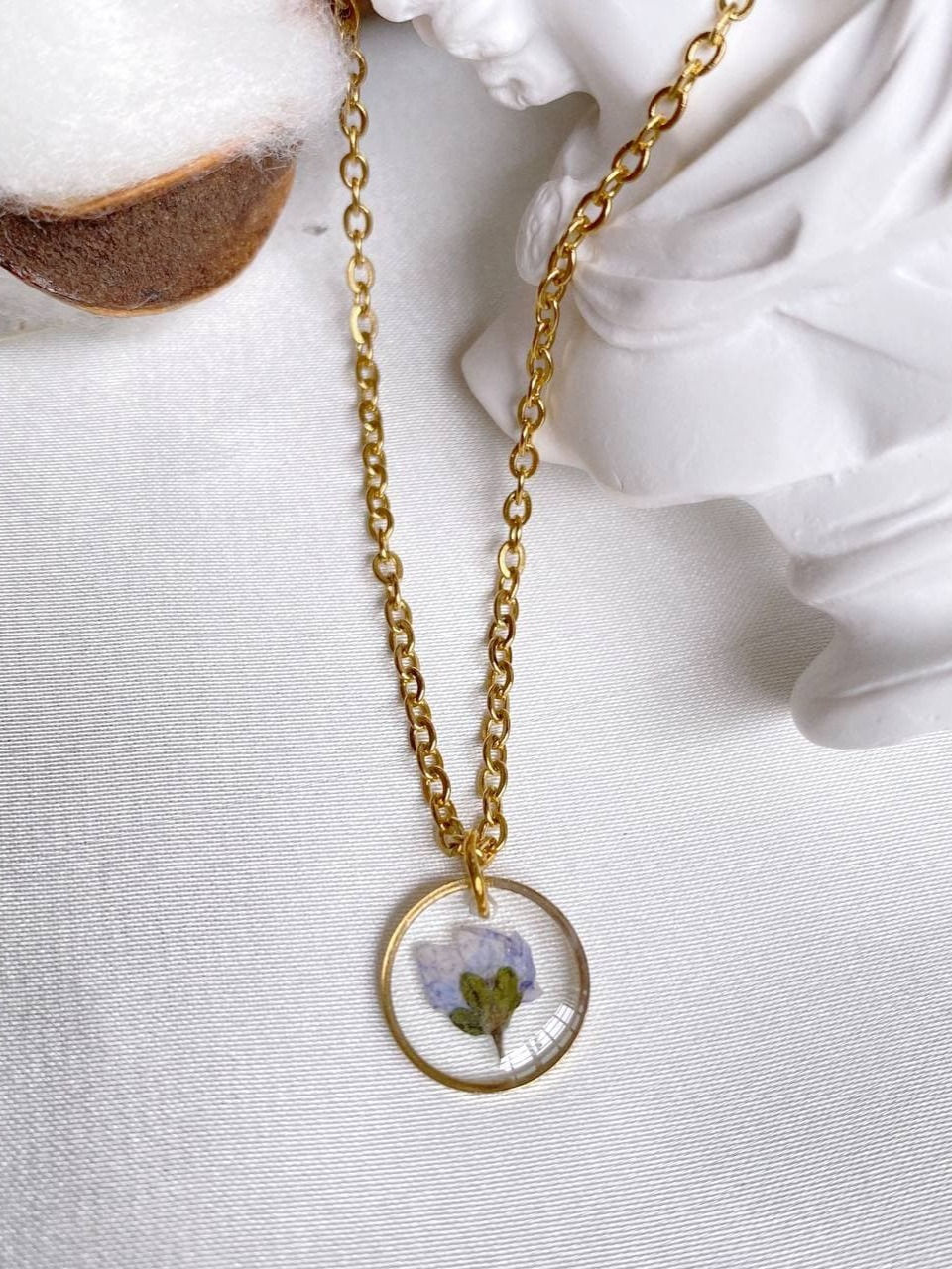 Thumbnail: AMELYN Wildflower Round Pendant