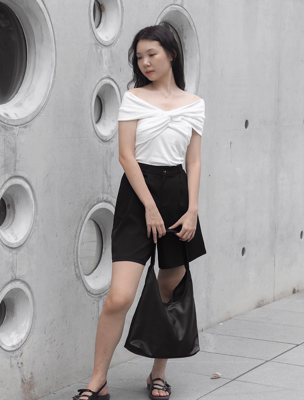 Thumbnail: Monarch Leather Shoulder Arc Bag w/ Pouch (BLACK) 