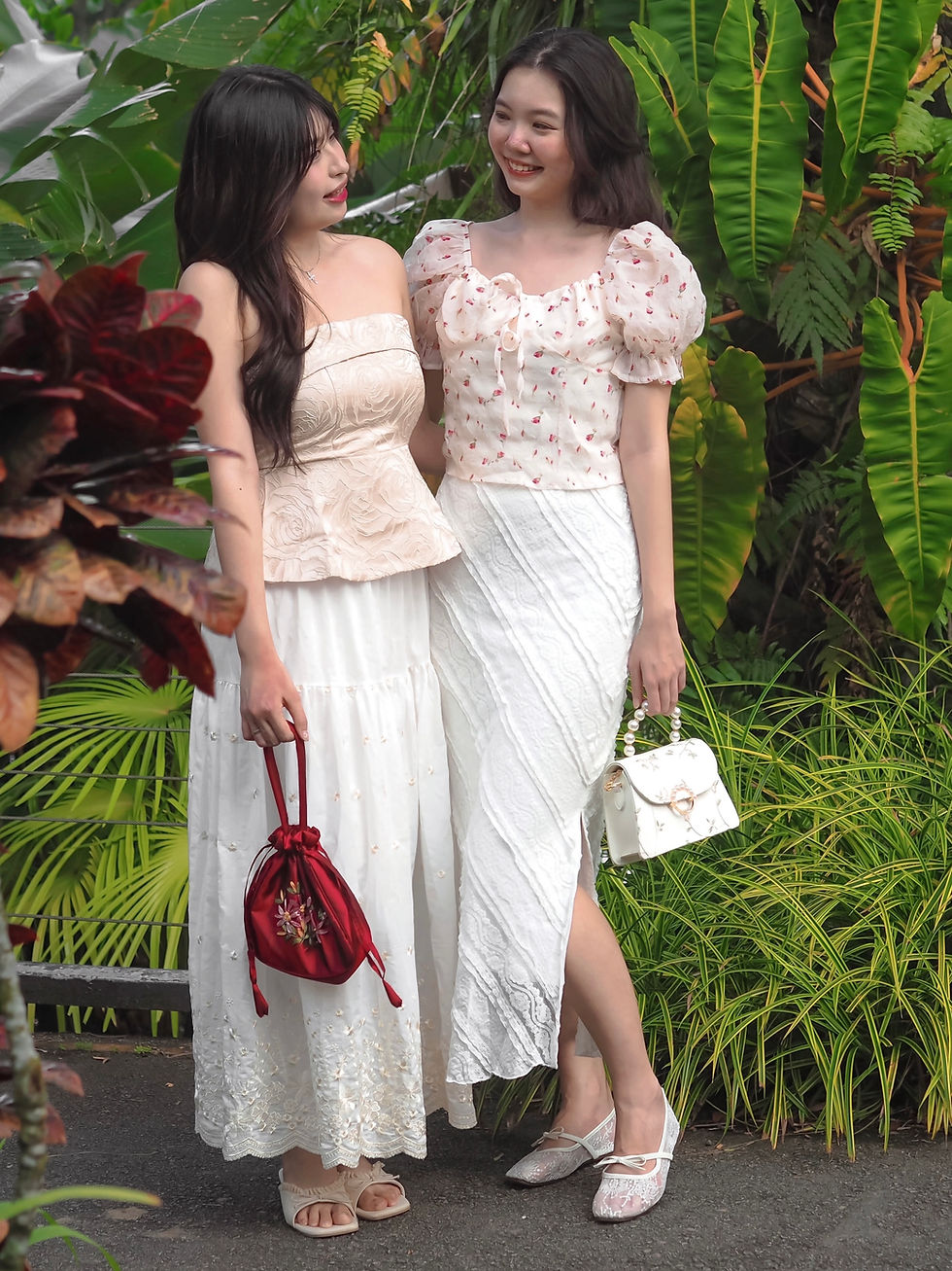 Thumbnail: Femme Blossoms 2-Way Embroidered Pearl Clutch / Handbag