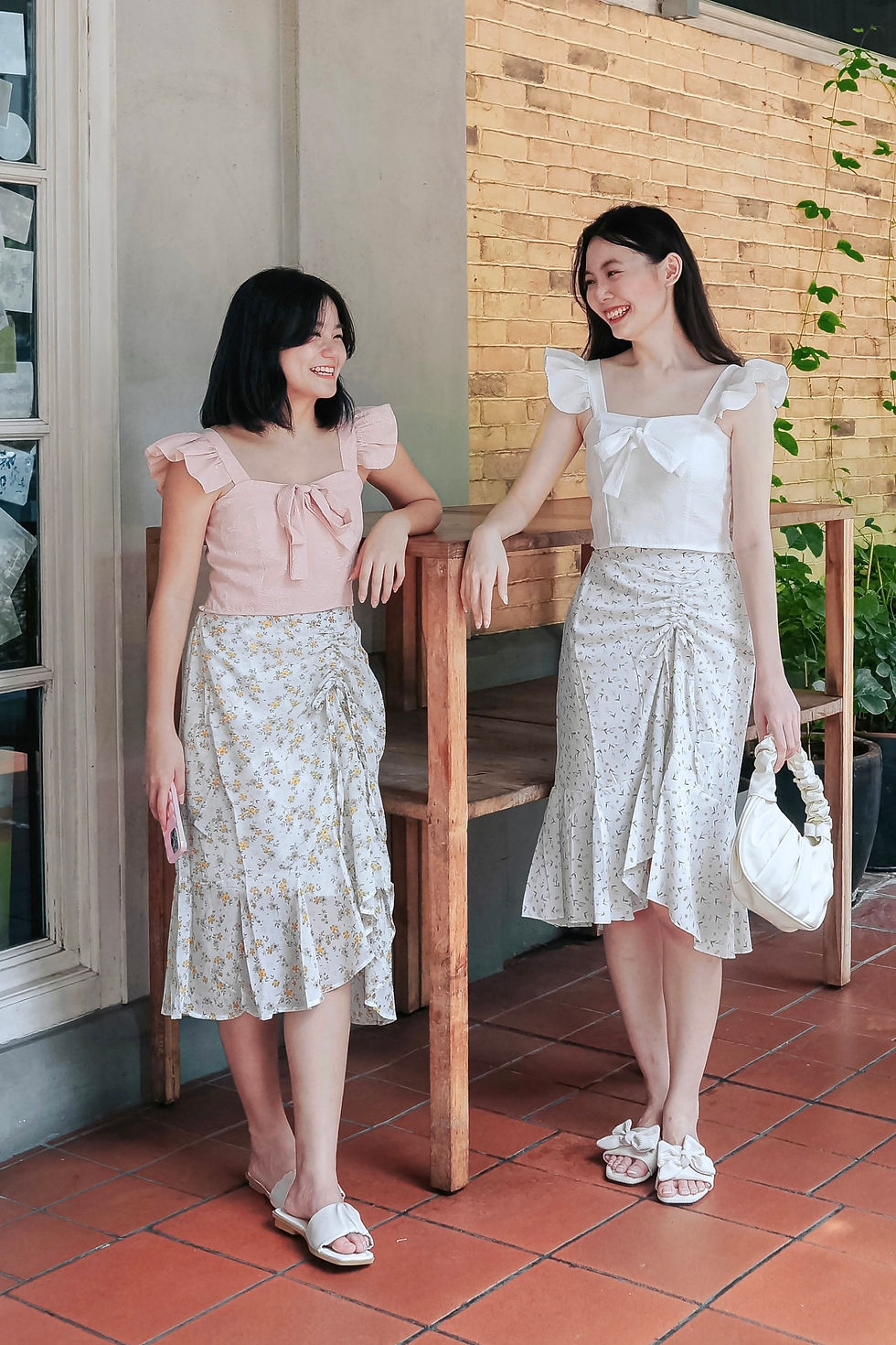 Thumbnail: Blooming Blue Tulips Mermaid Ruched Midi Skater Skirt