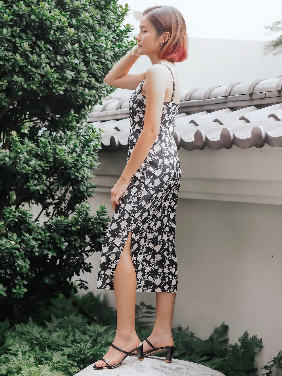 Thumbnail: Garden Serenade Double Strap Block Heels (WHITE/ BLACK)
