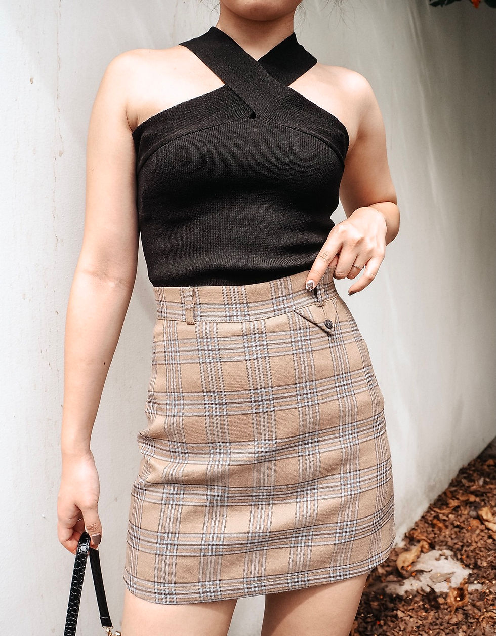 Thumbnail: Avery Cross-strap Halter Knit Top (CLASSIC BLACK)