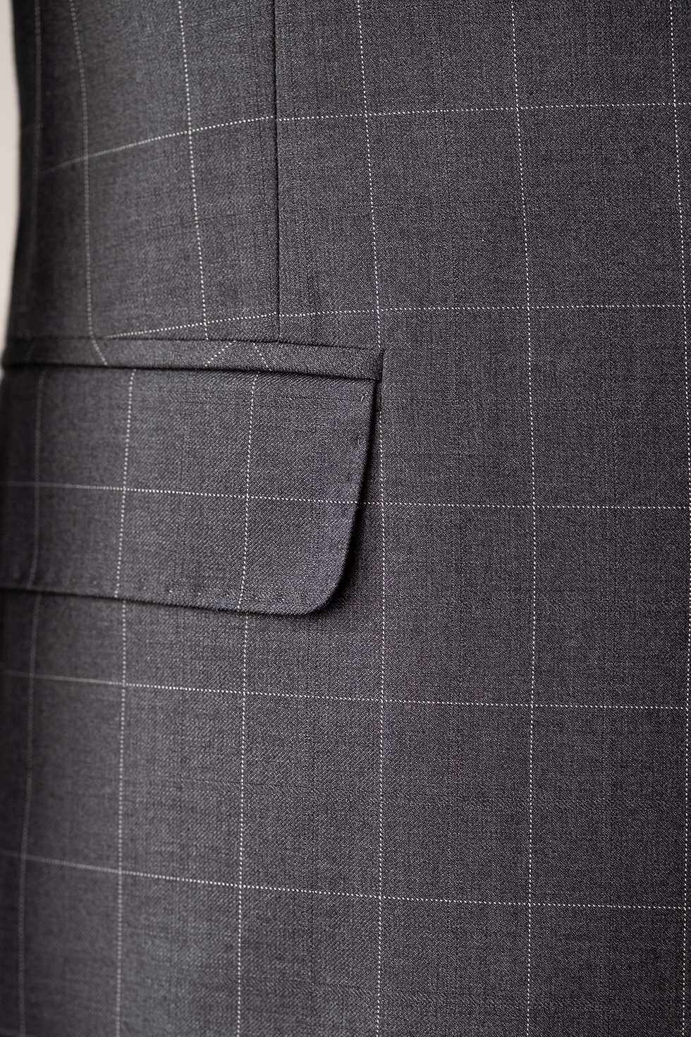 Thumbnail: Suit Kẻ Ô Chì