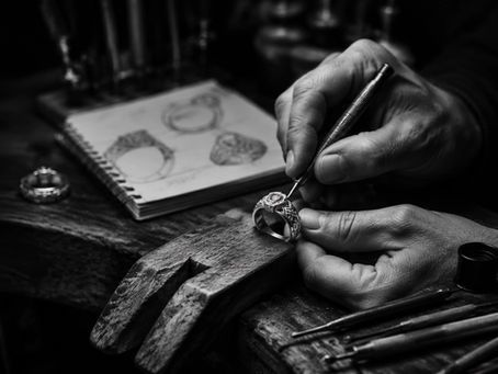 Dai Vita alla Tua Visione: Perché Dovresti Disegnare un Anello d'Argento Personalizzato