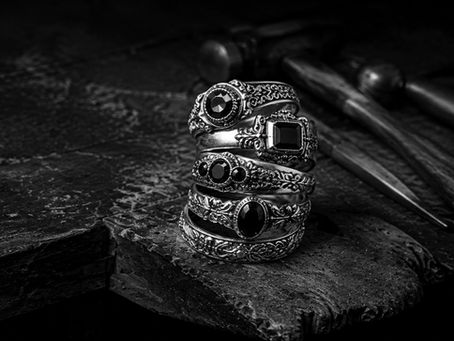 La Guida Definitiva all'Acquisto di un Anello d'Argento per Lei