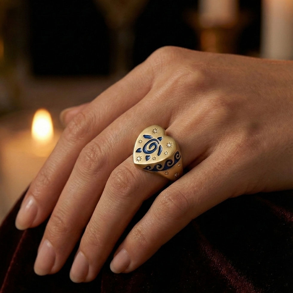 Küçük resim: 18k Gold Heart Signet Ring with Blue Enamel Turtle | Custom Diamond Gold Ring