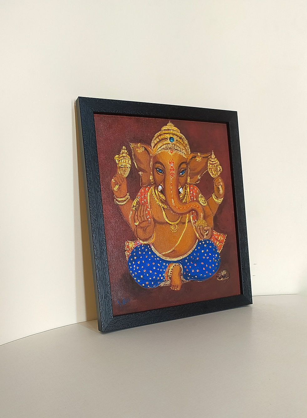 Miniature : Displayed on table to show the edge view of Ganesha painting