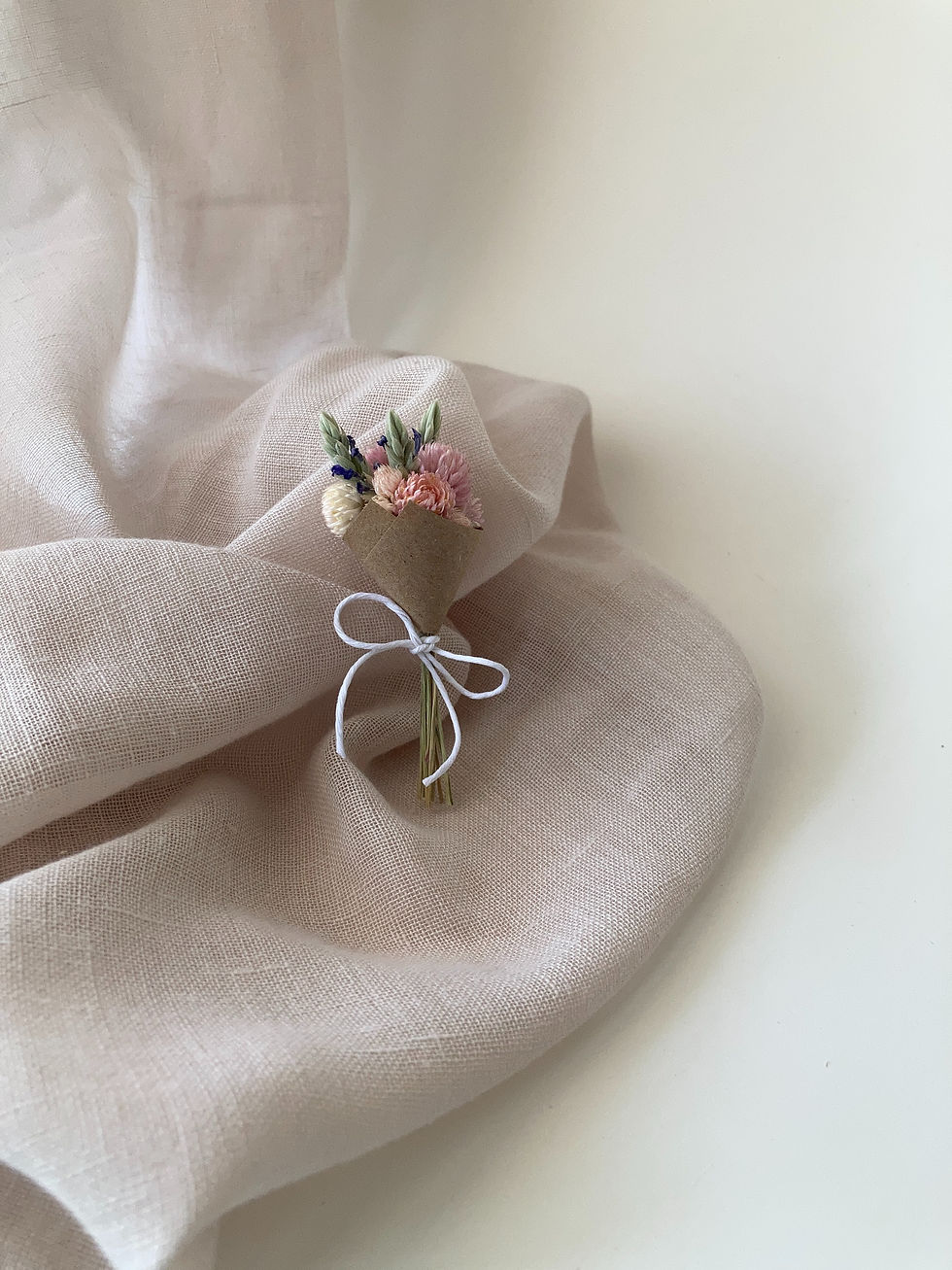 Thumbnail: Mini Dried Bouquet Magnet - Gomphrena & Lavender