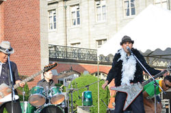 10698524_526996997430647_775686831802137720_n