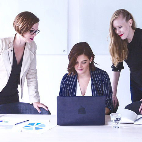 alt=" 3 professioanl women working together on a laptop"