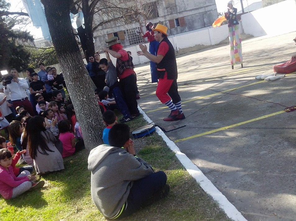 risas,_payasos_y_niños.png