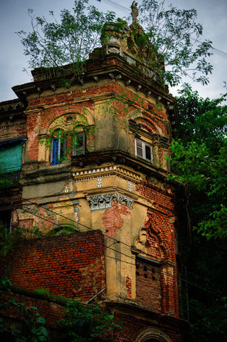 #UrbanExploration #HeritageHues #KolkataVibes #VintageArchitecture #CitySecrets #StreetsofIndia #InstaKolkata #TimeCapsule #ForgottenBeauty #LostInTime #IncredibleIndia #HiddenTreasures #ArchitecturalGems #CulturalHeritage #OldMeetsNew #PhotographersOfIndia #CityscapeLovers #RusticCharm #ExploringKolkata #TimelessTales