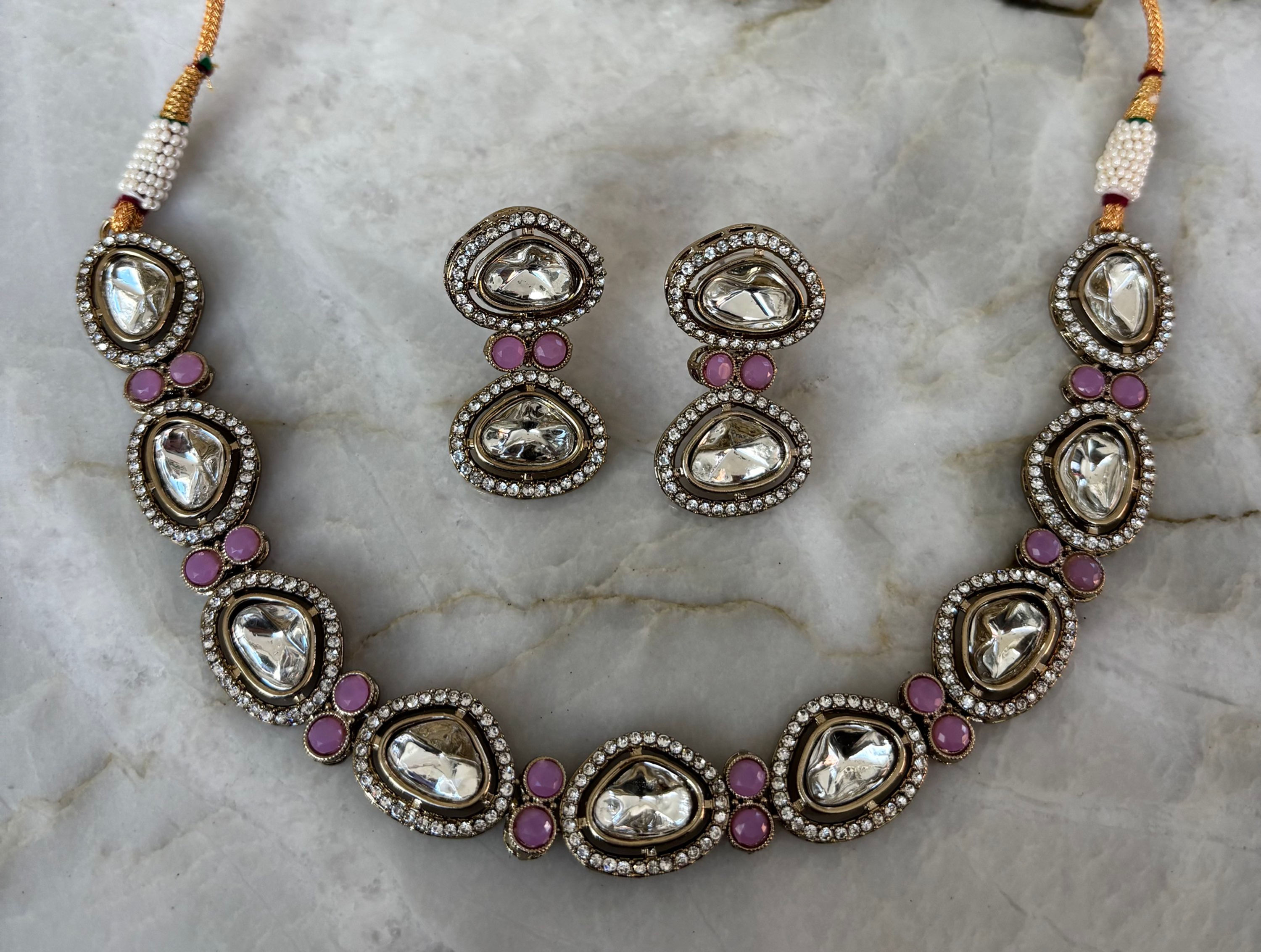 Maril / dark pink bead 