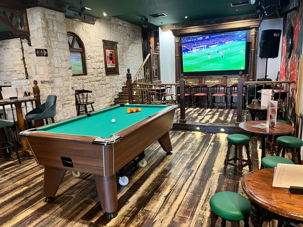 Pool table, darts board, Lee Sharpe, sports bar, play, things to do, Javea, family friendly