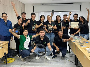 Estudiantes de la Universidad Técnica Estatal de Quevedo visitan SOLYTECH