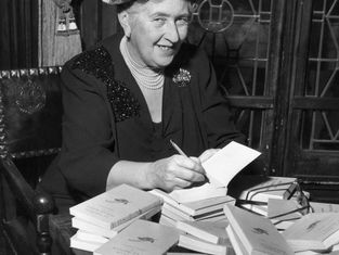 “Bir Dedektifin Zihninden: Türkiye 2025”– Agatha Christie’nin Kaleminden Bir Gözlem