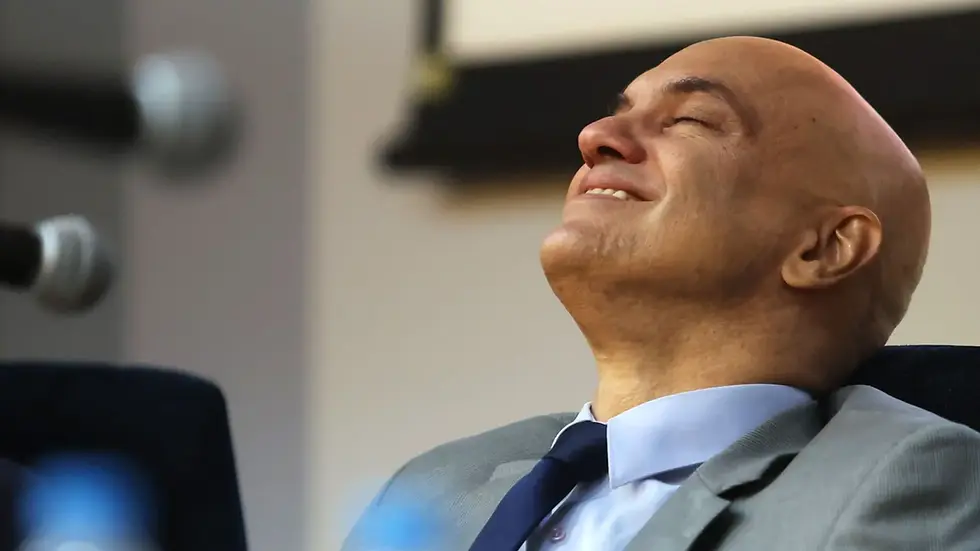 Moraes determina depoimento de Flávio Bolsonaro em investigação por suposta calúnia contra Lula