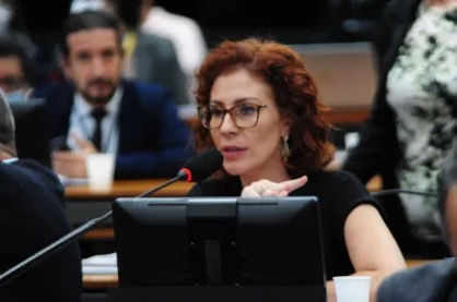 ALERTA: MP da Itália apoia extradição de Carla Zambelli ao Brasil