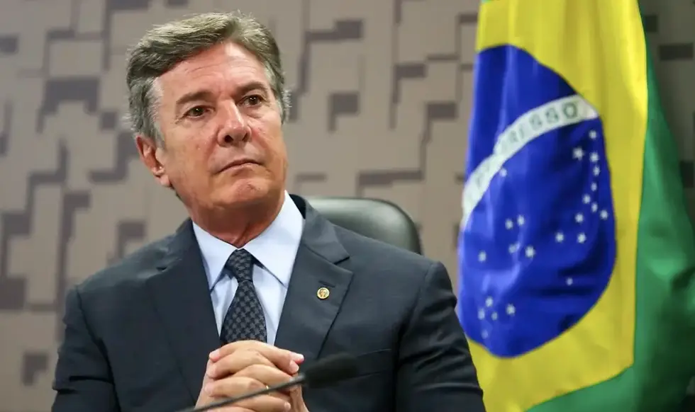 Defesa diz que tornozeleira de Collor desligou por acidente