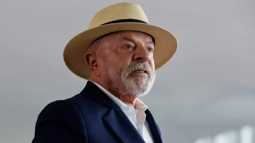 Lula evita comentar críticas feitas por Milei e ironiza perguntas