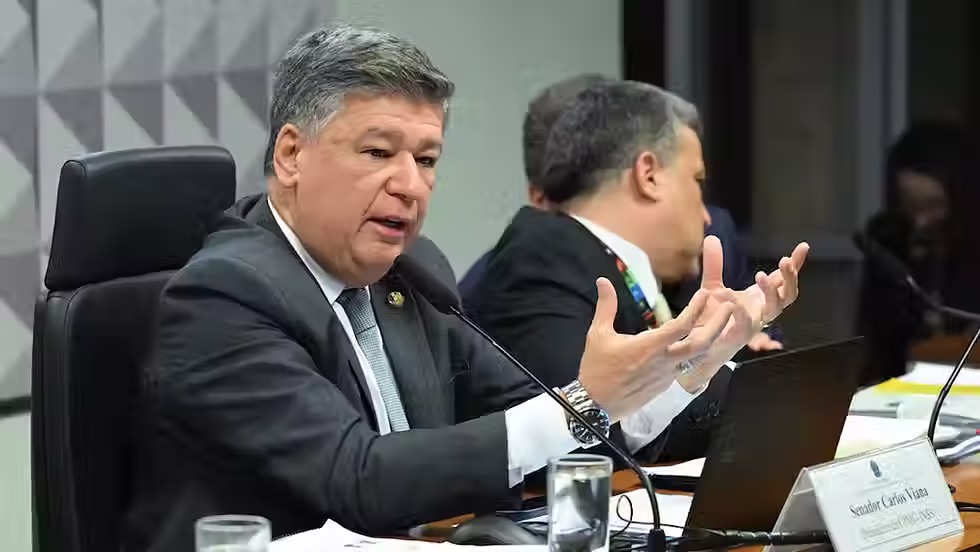 Carlos Viana faz apelo a Mendonça e acompanha sessão marcada pelo silêncio de ex-procurador-geral sobre “Careca do INSS”