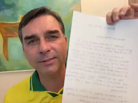 Bolsonaro pede união em carta lida por Flávio