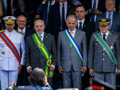 Governo Lula mira aposentadoria de militares com intenção de fazer cortes