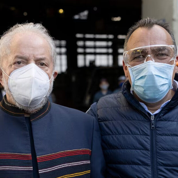 Arildo Lopes, presidente da ONG, com Lula, em 2021 Foto: Acervo Pessoal de Arildo Lopes