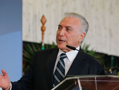 Temer faz comparação entre atos de 8/1 e manifestações em seu governo e afirma que não houve envolvimento institucional das FA
