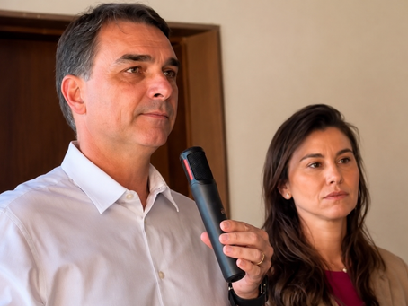 Flávio Bolsonaro fala sobre desconforto com Michelle e reforça confiança em apoio durante campanha