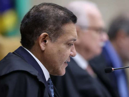 Embate no STF: Nunes Marques e Moraes divergem sobre regulação das redes e tensão ganha palco interno