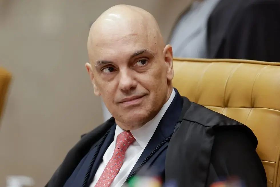 Moraes alega “inconsistência de informações” para justificar apreensão de armas na residência de Bolsonaro