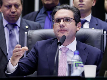 ALERTA: Hugo Motta indica afastamento de cinco deputados após tumulto na Câmara