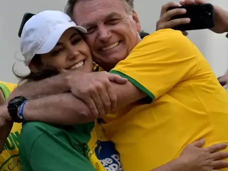 Michelle escreve em marmitas para Bolsonaro: “Leia a Palavra”