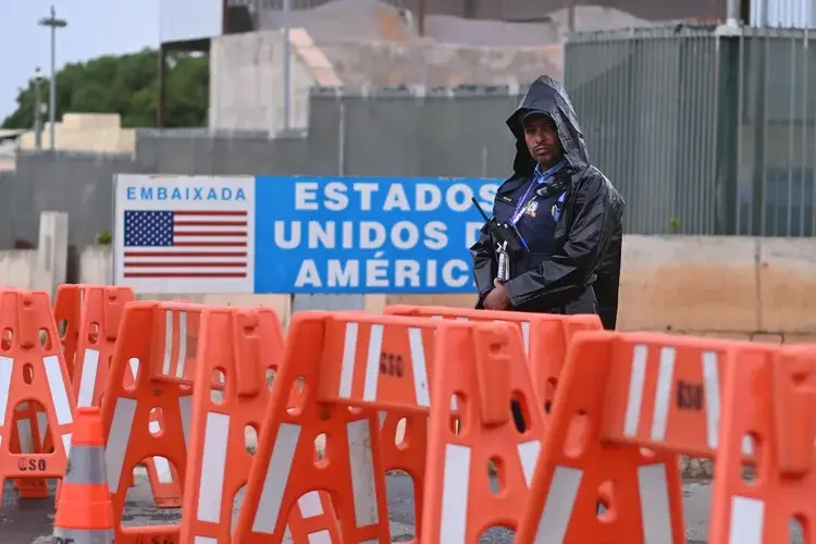 PF faz buscas após alerta de ameaça a representações dos EUA no Brasil