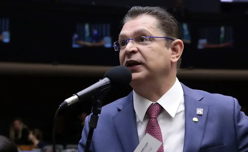 Deputado Sóstenes Cavalcante critica transferência de Bolsonaro e fala em “vingança travestida de legalidade”