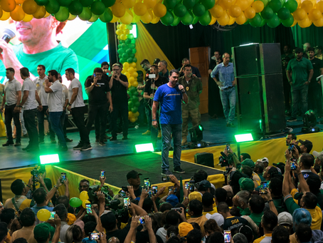 Flávio Bolsonaro se compromete com geração de empregos e endurecimento contra facções em evento no Pará