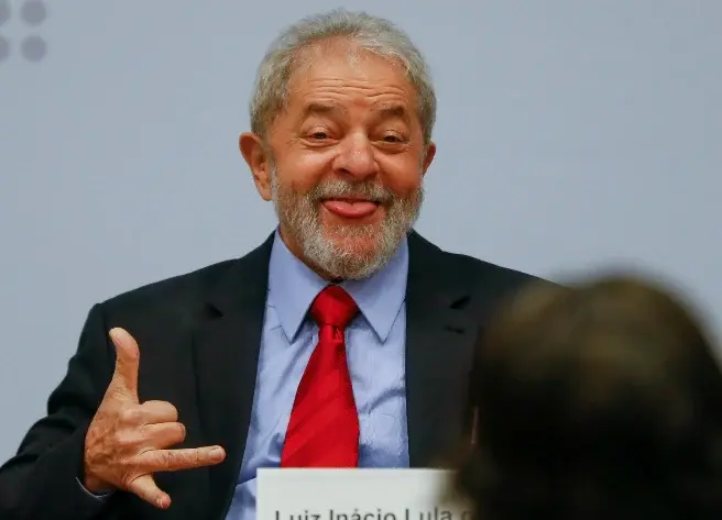 Lula assina MP que reajusta piso salarial dos professores