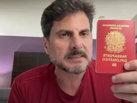 Senador Marcos do Val enfrenta decisão do STF e viaja aos Estados Unidos
