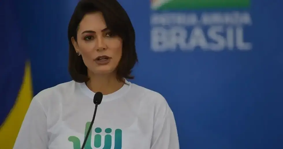 Michelle Bolsonaro critica esquerda por celebrar raio em ato pró-Bolsonaro e acusa opositores de se “alimentarem do ódio”